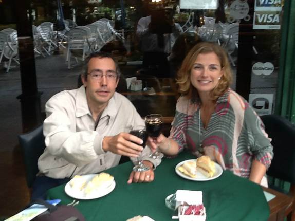 Lanche com vinho na Recoleta, em Buenos Aires, na Argentina